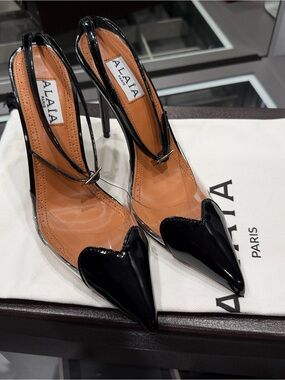 Alaia La Couer Heels Patent black